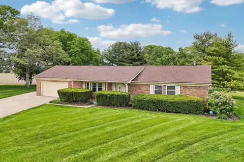 Exterior - 676 Fairlawn Dr, Circleville, OH 43113 photo 4 of 12