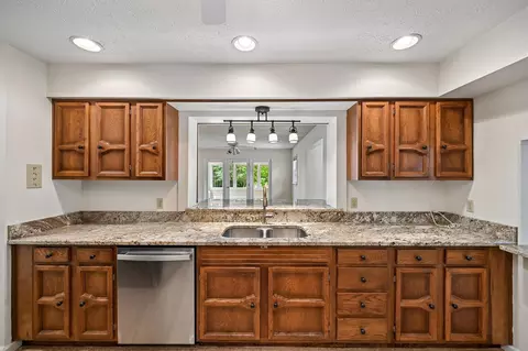 Kitchen - 676 Fairlawn Dr, Circleville, OH 43113 photo 3 of 5