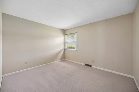 Bedroom - 676 Fairlawn Dr, Circleville, OH 43113 photo 1 of 8