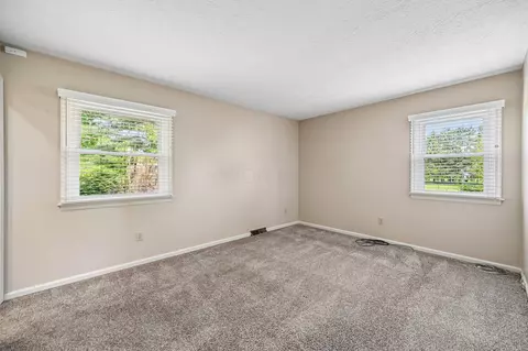 Bedroom - 676 Fairlawn Dr, Circleville, OH 43113 photo 5 of 8