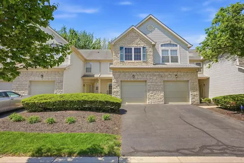 2575 Rustling Oak Blvd, Hilliard, OH 43026