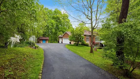 6202 Goss Rd, Sugar Grove, OH 43155