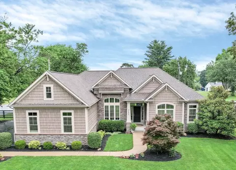 5042 Henderson Heights Rd, Columbus, OH 43220