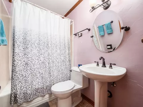 Bath - 3186 Mountview Rd, Columbus, OH 43221 photo 1 of 2