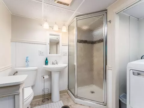 Bath - 3186 Mountview Rd, Columbus, OH 43221 photo 2 of 2