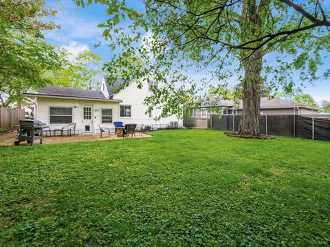 Exterior - 3186 Mountview Rd, Columbus, OH 43221 photo 9 of 10