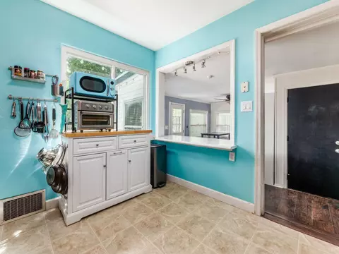 Kitchen - 3186 Mountview Rd, Columbus, OH 43221 photo 4 of 4