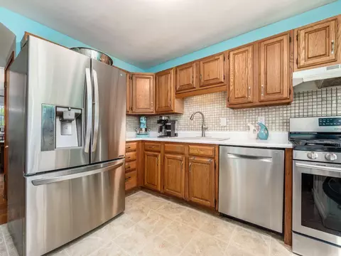 Kitchen - 3186 Mountview Rd, Columbus, OH 43221 photo 2 of 4