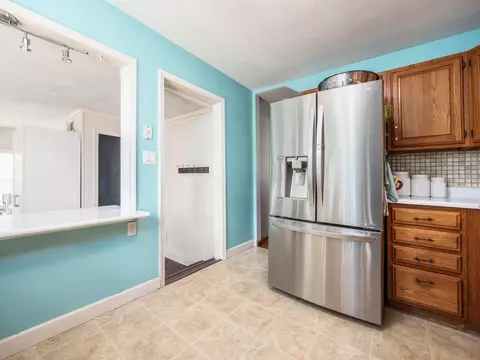 Kitchen - 3186 Mountview Rd, Columbus, OH 43221 photo 3 of 4