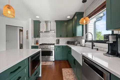 Kitchen - 19 Browning Ct, Dublin, OH 43017 photo 8 of 12