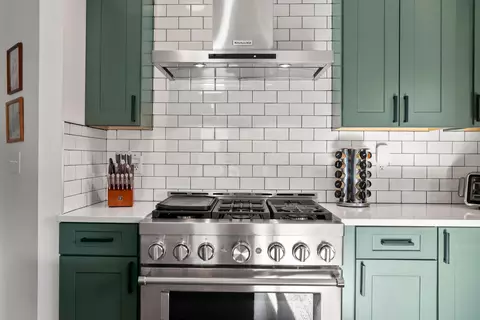 Kitchen - 19 Browning Ct, Dublin, OH 43017 photo 7 of 12