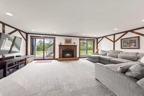 Living - 19 Browning Ct, Dublin, OH 43017 photo 6 of 7