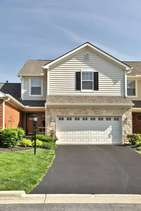 924 Chara Ln, Columbus, OH 43240
