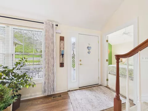 Entry Way - 1489 Pine View Dr, Lancaster, OH 43130 photo 2 of 5