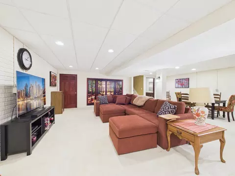 Living - 1489 Pine View Dr, Lancaster, OH 43130 photo 6 of 6