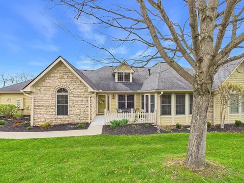 1489 Pine View Dr, Lancaster, OH 43130