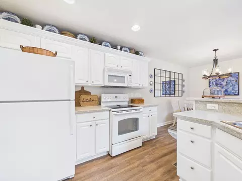 Kitchen - 1489 Pine View Dr, Lancaster, OH 43130 photo 3 of 4