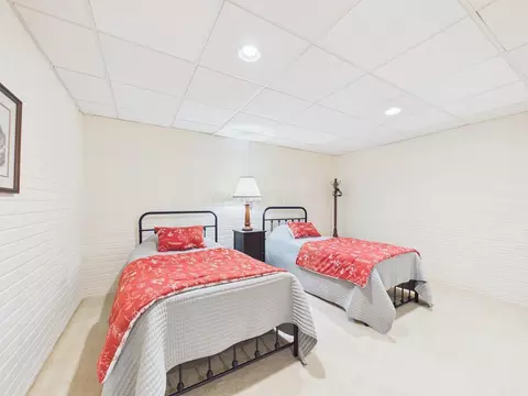 Bedroom - 1489 Pine View Dr, Lancaster, OH 43130 photo 8 of 8