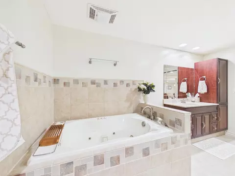 Bath - 1489 Pine View Dr, Lancaster, OH 43130 photo 6 of 7