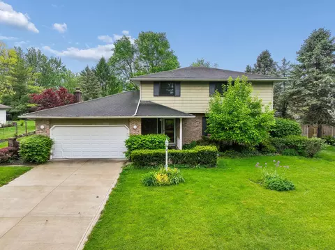 6169 Meadow Wood Ln, Columbus, OH 43228