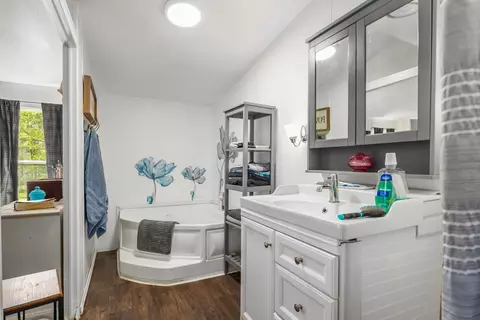 Bath - 2855 Osborn Rd NE, Newark, OH 43055 photo 1 of 3