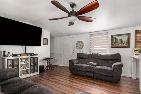Living - 2855 Osborn Rd NE, Newark, OH 43055 photo 4 of 4