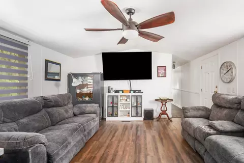 Living - 2855 Osborn Rd NE, Newark, OH 43055 photo 3 of 4