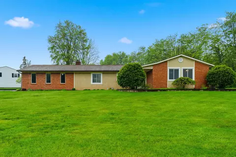 2500 W Choctaw Dr, London, OH 43140