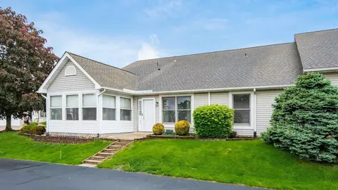 977 Hopewell Heights Dr, Heath, OH 43056