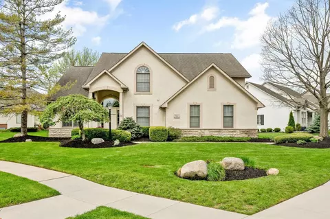 912 Linworth Village Dr, Columbus, OH 43235