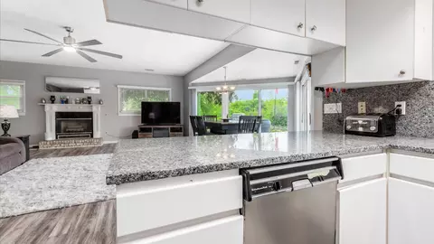 Kitchen - 50 Barton Pl, Hebron, OH 43025 photo 6 of 6