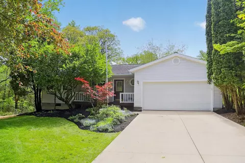 714 Greenbriar Cir, Howard, OH 43028