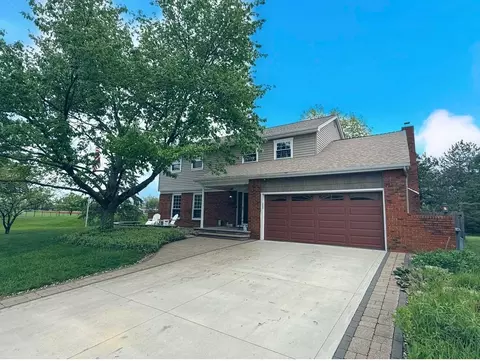 6988 Eastview Dr, Worthington, OH 43085