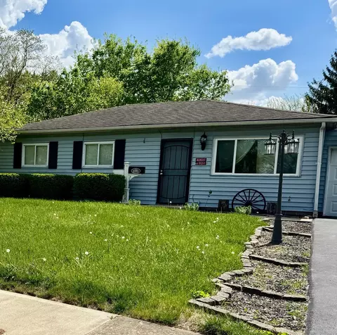 5285 Zimmer Dr, Columbus, OH 43232