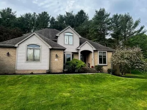 117 Glyn Tawel Dr, Granville, OH 43023