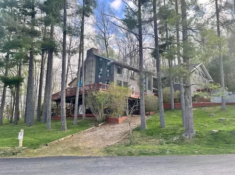 714 Natchez Ln, Hide A Way Hills, OH 43107