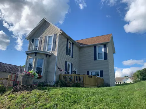 128 W Walnut St, Shawnee, OH 43782
