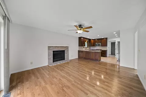 Living - 2672 Gooding Rd, Marion, OH 43302 photo 2 of 10