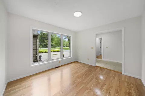 Living - 2672 Gooding Rd, Marion, OH 43302 photo 5 of 10