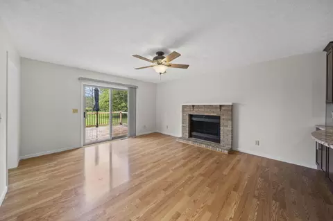 Living - 2672 Gooding Rd, Marion, OH 43302 photo 3 of 10