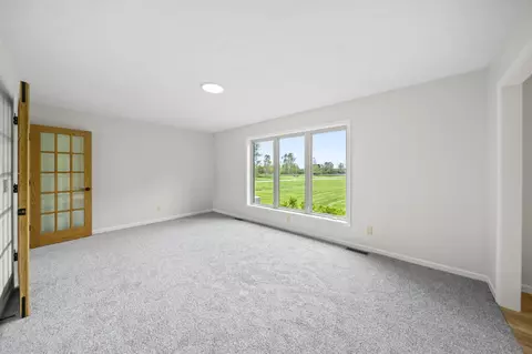 Living - 2672 Gooding Rd, Marion, OH 43302 photo 8 of 10