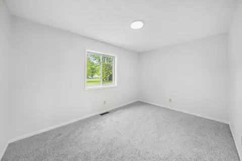 Bedroom - 2672 Gooding Rd, Marion, OH 43302 photo 8 of 15