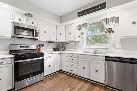 Kitchen - 588 Edgefield Dr, Marion, OH 43302 photo 2 of 4