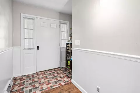Entry Way - 588 Edgefield Dr, Marion, OH 43302 photo 1 of 2