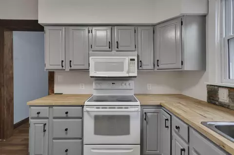 Kitchen - 123 E Johnson St, Upper Sandusky, OH 43351 photo 4 of 5