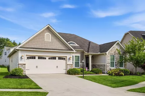 6372 Tournament Dr, Westerville, OH 43082