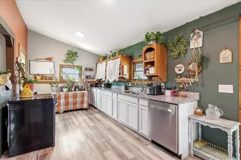 Kitchen - 6055 Prairie Rd, Springfield, OH 45502 photo 1 of 2