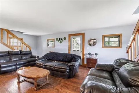 Living - 6055 Prairie Rd, Springfield, OH 45502 photo 1 of 3