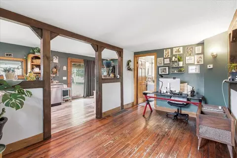 Entry Way - 6055 Prairie Rd, Springfield, OH 45502 photo 2 of 7