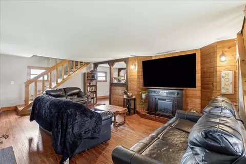 Living - 6055 Prairie Rd, Springfield, OH 45502 photo 3 of 3
